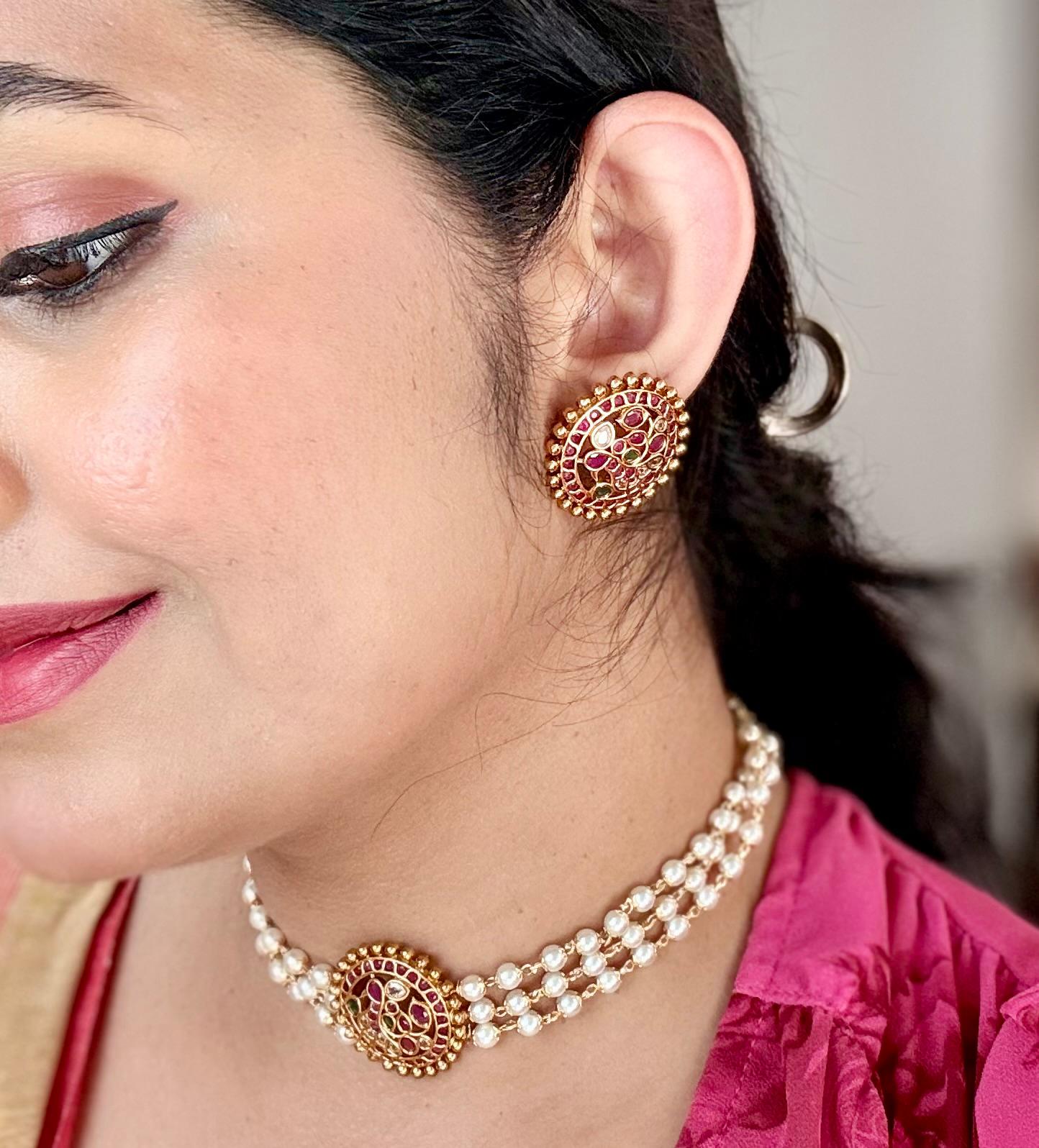Gold look alike Pearl High Neck Choker-Round Peacock