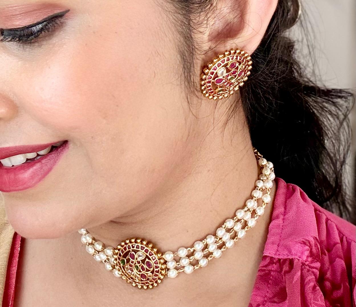 Gold look alike Pearl High Neck Choker-Round Peacock